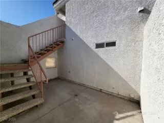 Photo #1: 2650967 Listing 