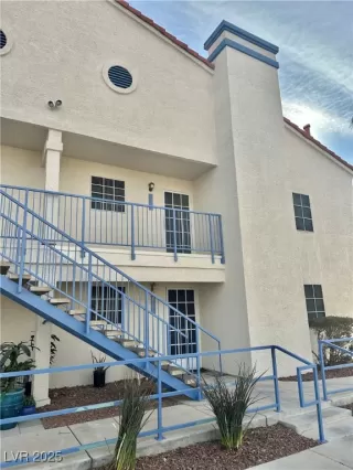 Photo #2: 2650969 Listing