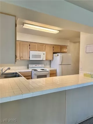 Photo #4: 2650969 Listing