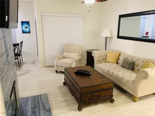 Photo #5: 2650986 Listing