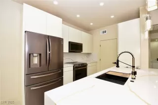 Photo #1: 2651013 Listing 