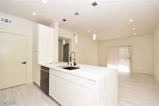 Photo #3: 2651013 Listing 