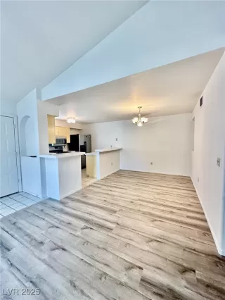 Photo #6: 2651069 Listing 