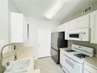 Photo #1: 2651183 Listing 