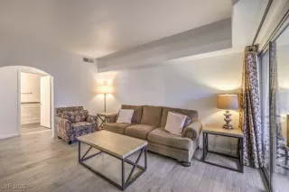 Photo #4: 2651259 Listing