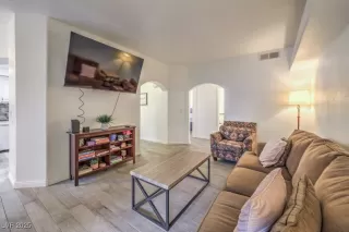 Photo #5: 2651259 Listing