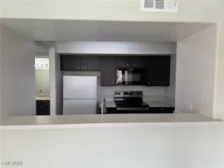 Photo #4: 2651401 Listing 