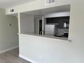 Photo #5: 2651401 Listing 