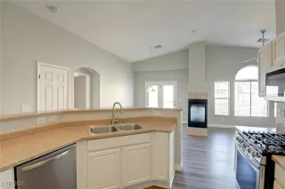 Photo #4: 2651417 Listing 