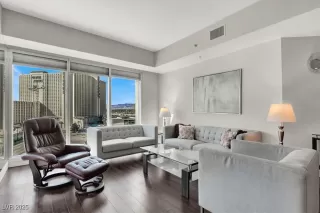 Photo #3: 2651539 Listing