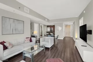 Photo #4: 2651539 Listing