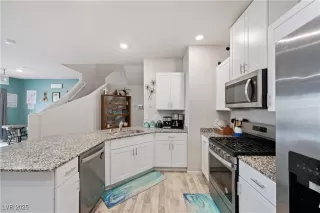 Photo #2: 2651558 Listing