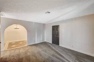 Photo #4: 2651582 Listing