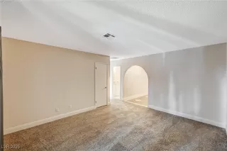 Photo #5: 2651582 Listing