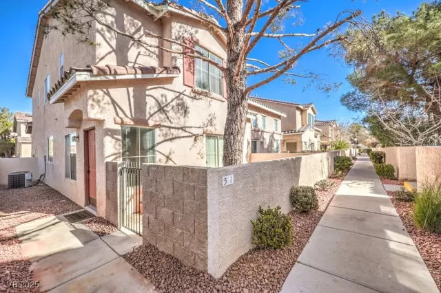 MLS: 2651586 Condo For Sale