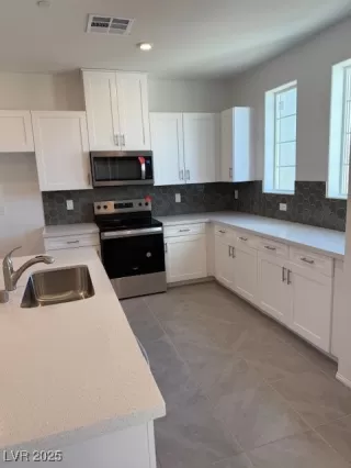 Photo #2: 2651667 Listing