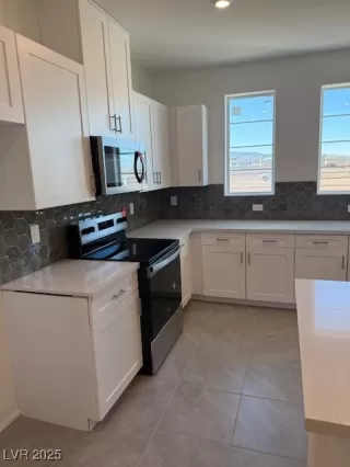 Photo #3: 2651667 Listing