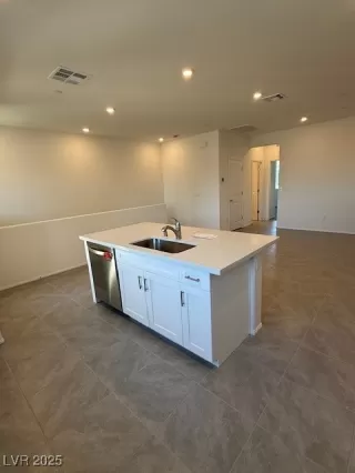 Photo #5: 2651667 Listing