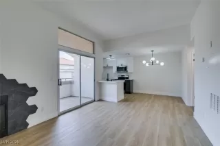 Photo #5: 2651668 Listing