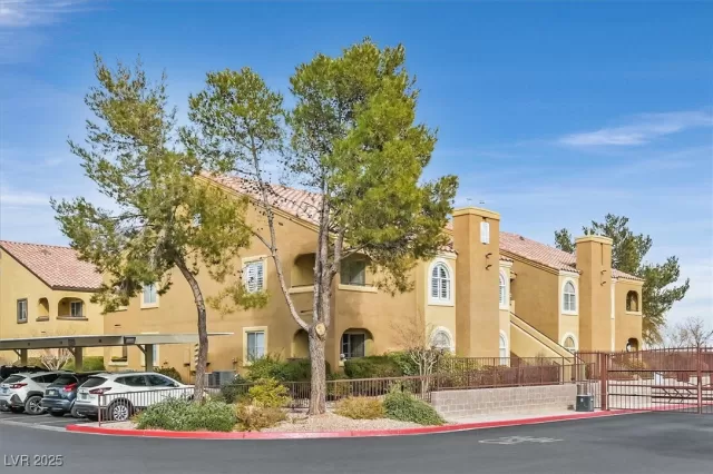 MLS: 2651675 Condo For Sale