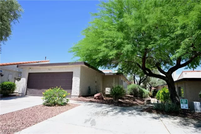 MLS: 2651702 Condo For Sale