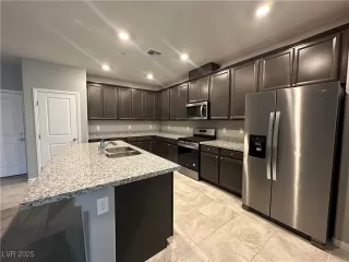 Photo #3: 2651782 Listing 