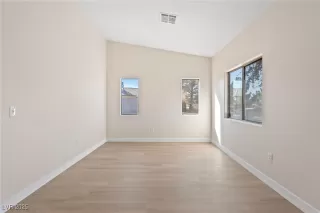 Photo #4: 2651807 Listing