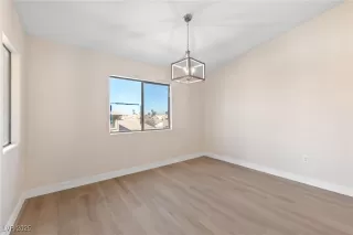 Photo #5: 2651807 Listing