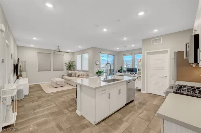 MLS: 2651811 Condo For Sale