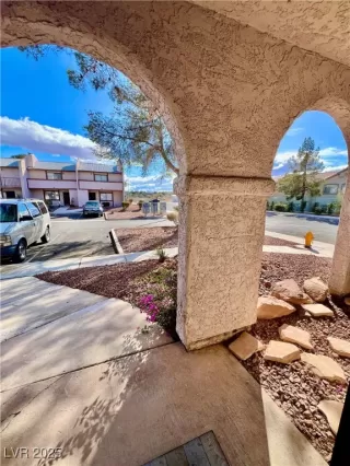 Photo #3: 2651911 Listing