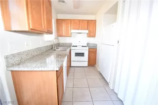 Photo #5: 2651957 Listing 