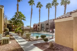 Photo #5: 2651991 Listing