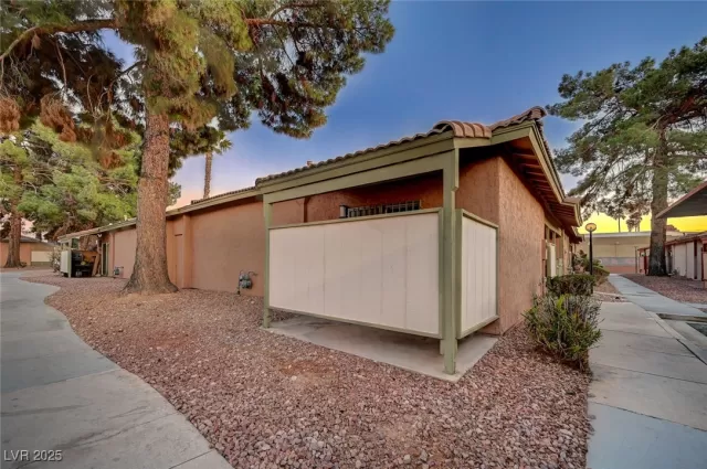 MLS: 2651995 Condo For Sale