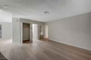 Photo #4: 2651995 Listing