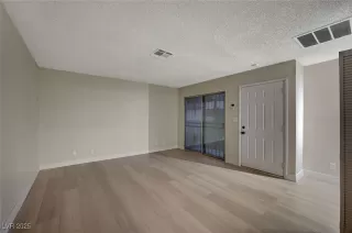 Photo #6: 2651995 Listing