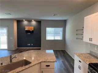Photo #5: 2652001 Listing 
