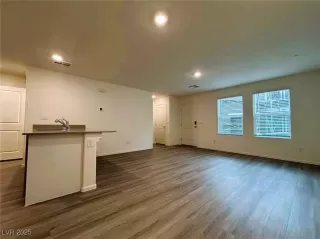 Photo #2: 2652024 Listing 