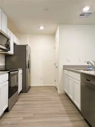 Photo #3: 2652024 Listing 