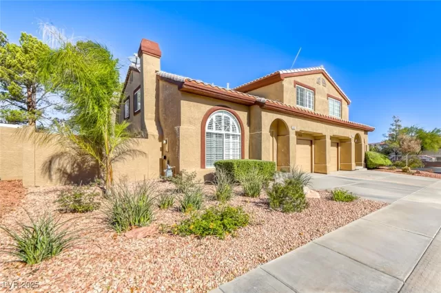 MLS: 2652032 Condo For Sale