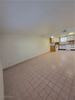 Photo #3: 2652041 Listing 