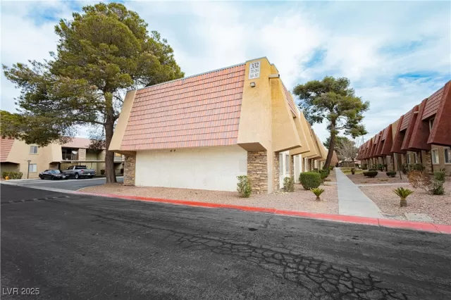 MLS: 2652081 Condo For Sale