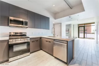 Photo #5: 2652181 Listing 