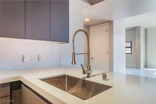 Photo #6: 2652181 Listing 