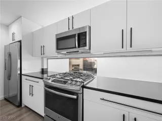 Photo #3: 2652205 Listing