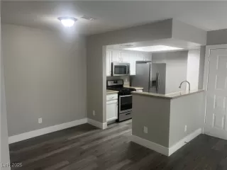 Photo #2: 2652225 Listing