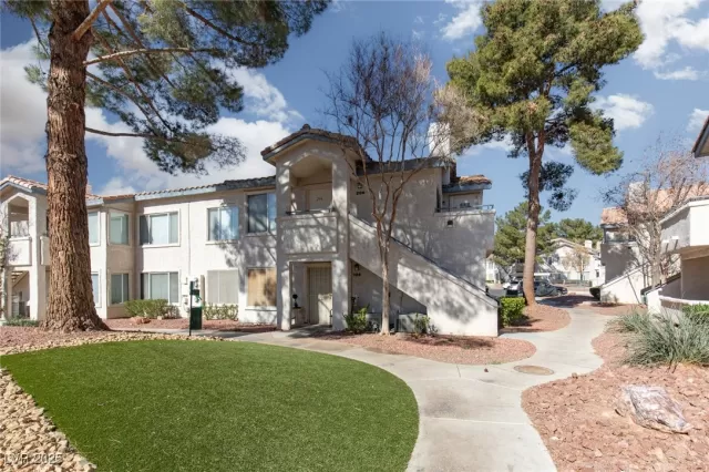 MLS: 2652376 Condo For Sale