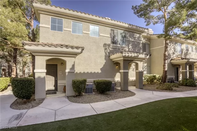 MLS: 2652426 Condo For Sale