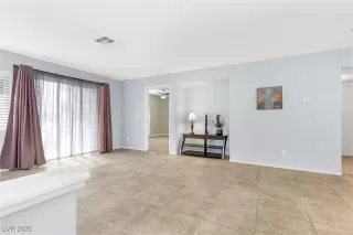 Photo #4: 2652553 Listing