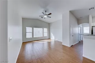 Photo #5: 2652573 Listing