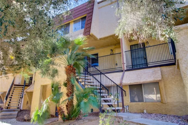 MLS: 2652613 Condo For Sale